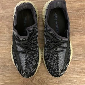 Yeezy 350 “Carbon”